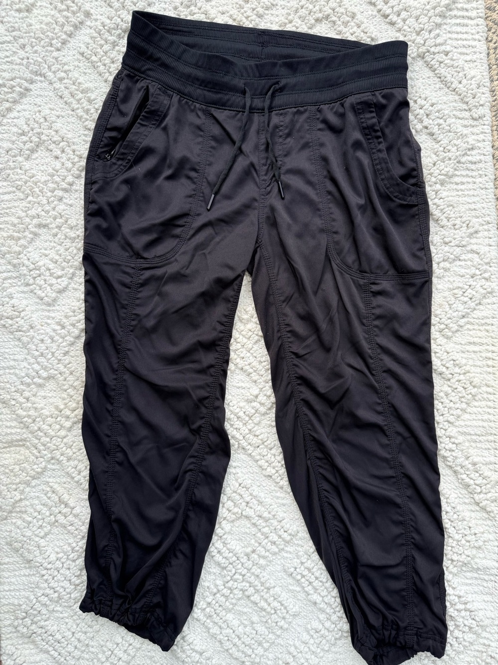 The North Face Women's Black Aphrodite 2.0 Capri Jogger Pants